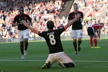 United gantikan City di Puncak klasemen  
