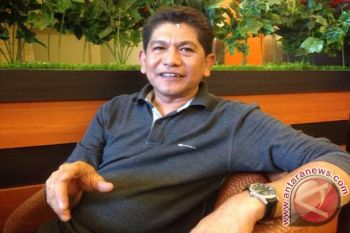 PMI dan ICRC bagi kacamata baca gratis di Karubaga