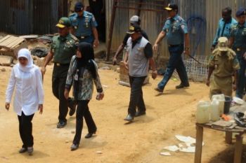 Danrem 171/PVT dampingi Mensos kunjungi korban gempa