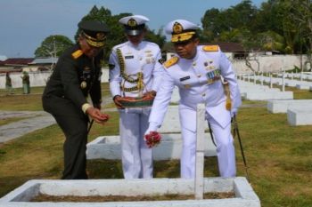 Prajurit TNI Sorong ziarah ke TMP Tri Jaya Sakti