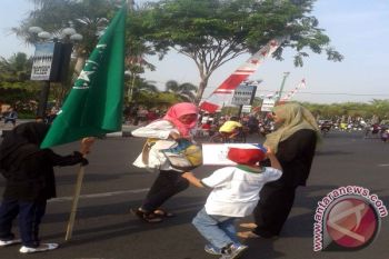 Fatayat NU Jember Kumpulkan Koin Tambang Pasir Lumajang