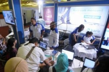Bursa Kerja "Karir.com" Diserbu Ribuan Pencari Kerja