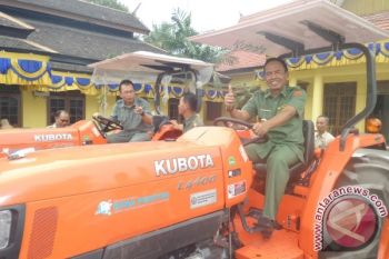 Alsintan Untuk Petani Kobar Disalurkan Kembali