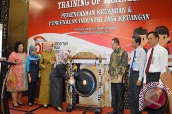 OJK latih penyuluh pertanian dan lurah di Mataram 