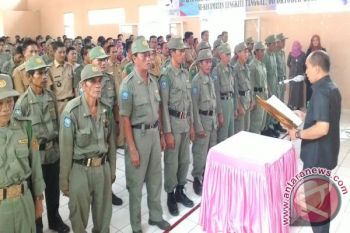 Bupati kukuhkan anggota Linmas pengamanan Pilkada 
