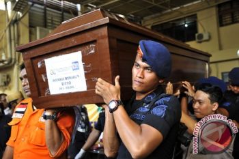 Jenazah Pilot Aviastar Diupacarakan di Bandara Sebelum Diterbangkan ke Papua