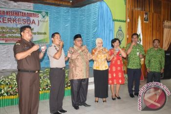 Bupati Sukamara dan FKPD Minum Bersama Obat Kaki Gajah 