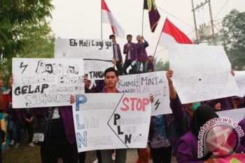 Mahasiswa STIE Demo PLN Muara Teweh 