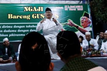 Gus Mus Dianugerahi Penghargaan Budayawan Peduli Bangsa