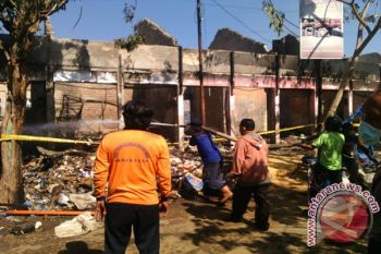 Bupati Pamekasan Janjikan Bantuan Bagi Korban Kebakaran Pasar