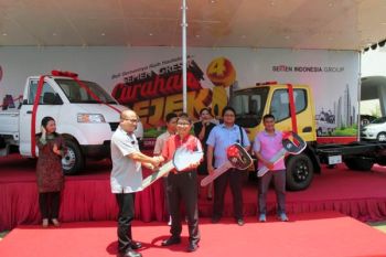 Semen Indonesia Bagi Hadiah Truk untuk Pelanggan Semen Curah