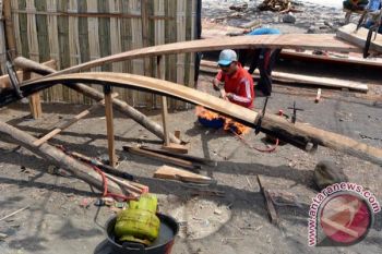 Pembuatan Perahu Nelayan