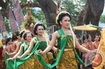 Tradisi "Larungan" Pacu PAD Wisata Telaga Ngebel