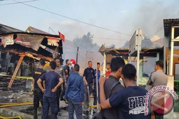 Belasan Rumah Dan Tempat Usaha Terbakar 