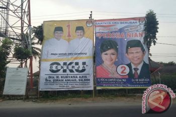 Alat peraga pasangan calon bupati mulai dipasang