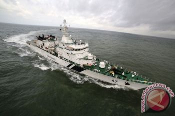 Kapal coast guard India sandar di Makassar 