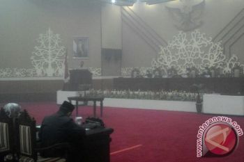 Pejabat Kalteng Gunakan Masker Saat Rapat Paripurna DPRD