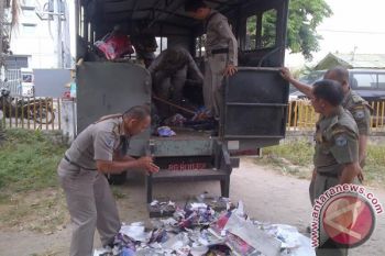 Masa tenang Sat Pol PP Palembang copot APK