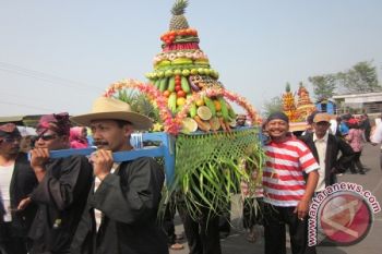 Gunungan Hasil Bumi