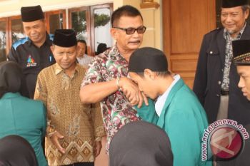 Bupati Parimo Minta Pedagang Tidak Mainkan Harga