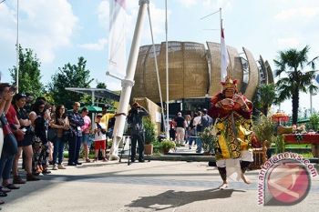 Topeng Bernuansa Komtemporer Tampil di Eksebisi Topeng Milan Expo 