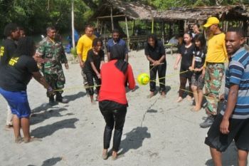 Korem 172/PWY gelar "outbond" dengan mahasiswa Uncen