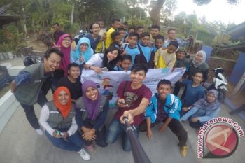 Peserta XL Future Leaders ajak "Bawean Membaca"