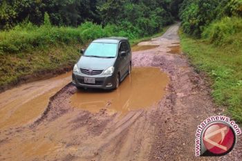 Kontraktor Jalan Nasional Tomata-Beteleme Mulai Bekerja