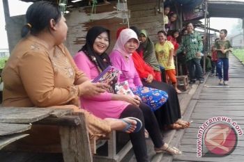Warga Palangka Raya Antusias Kedatangan Presiden Jokowi