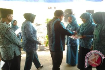 BUPATI SERAHKAN DANA PEMBINAAN