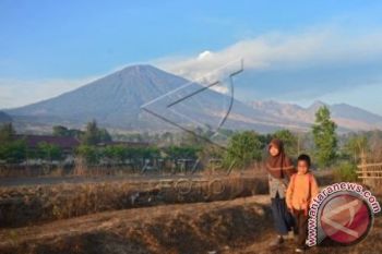 Intensitas abu vulkanis di Mataram terus menurun 