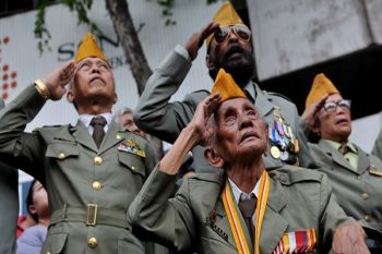 Mereka mengadu kepada pahlawan