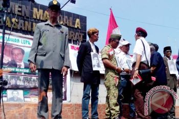 Purnawirawan di Makassar bakar tanda jasa 