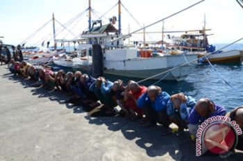 TNI Angkatan Laut Tangkap Tiga Kapal Filipina, 32 ABK Diamankan