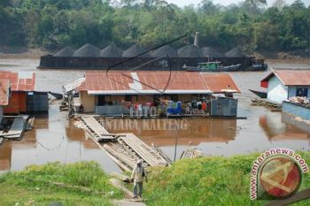 Debit Sungai Barito Naik Tongkang Dilarang Berlayar 