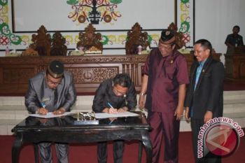 Bupati Sukamara Tandatangani KUA-PPAS 2016