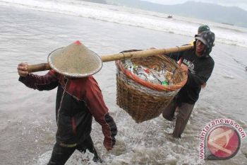 Musim Hujan Tiba, Hasil Tangkapan Nelayan Menurun