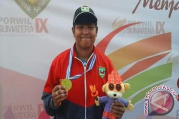 Osa  Fitri Sumbang Emas Sumbar Cabang Tolak Peluru