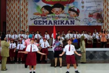 Ratusan Siswa Kampanye Gemar Makan Ikan