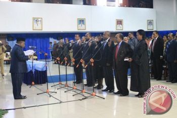 Gubernur Papua lantik lima anggota pansel pengangkatan DPRP