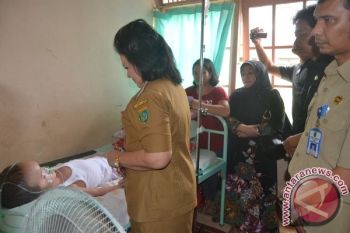 Wabup Barito Selatan Kunjungi Pasien Hydrocepalus