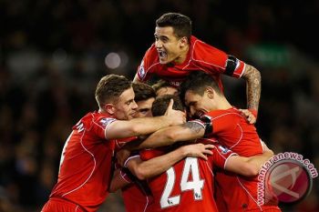 Liverpool Gilas Aston Villa 6-0