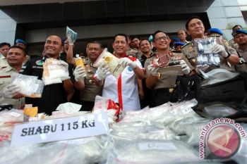 Polisi Tangkap Pengedar Ekstasi Berikut Barang Bukti 1.000 Butir dan Pistol