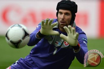 Seaman Sebut Cech Kiper Terbaik di Dunia