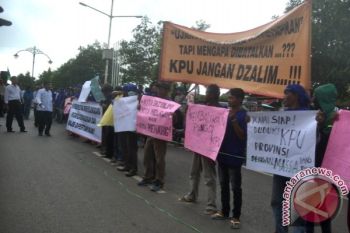Ratusan Pendukung UJ Demo KPU Barito Utara