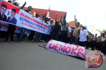 Pendukung Ujang-Jawawi Tuntut Pilkada Kalteng Dibatalkan