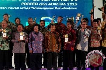 Wapres Beri Adipura Kepada Surabaya-Balikpapan-Kendari