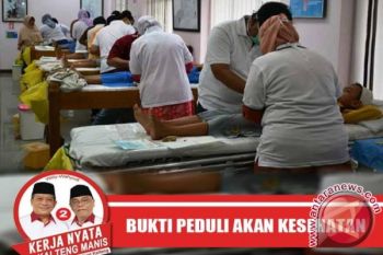 Willy-Wahyudi Gelar Sunatan Massal di Mentaya