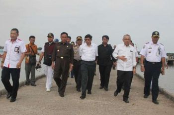 Bupati Inhil Tinjau Pelabuhan Samudera Kuala Enok