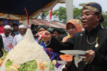 Bupati Indragiri Hilir Hadiri "Grebek Suro"